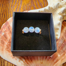 Load image into Gallery viewer, 10k Solid Yellow Gold Moonstone Smooth Round Bead Wire Work Line Ring sz 8.25 Stacking Spinner Natural Blue Flash Boho Beach