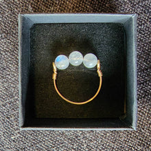 Load image into Gallery viewer, 10k Solid Yellow Gold Moonstone Smooth Round Bead Wire Work Line Ring sz 8.25 Stacking Spinner Natural Blue Flash Boho Beach