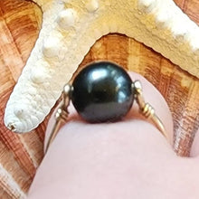 Load image into Gallery viewer, 10k Solid Yellow Gold 9mm Black Natural Tahitian Pearl Bead Wire Work Line Ring sz 7.5 Right Hand Statement Spinner Boho Beach