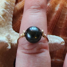 Load image into Gallery viewer, 10k Solid Yellow Gold 9mm Black Natural Tahitian Pearl Bead Wire Work Line Ring sz 7.5 Right Hand Statement Spinner Boho Beach