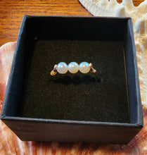Load image into Gallery viewer, 10k Solid Yellow Gold AAA 3x 4mm White Freshwater Pearl Bead Wire Work Line Ring sz 8 Right Hand Statement Spinner Boho Beach Layering Stack