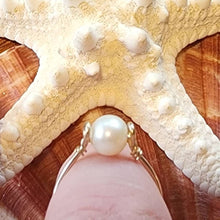 Load image into Gallery viewer, 10k Solid Yellow Gold 6mm White Freshwater Pearl Bead Wire Work Line Ring sz 8.5 Right Hand Statement Spinner Boho Beach Layering Stacking